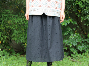 夏の黒い綿スカート