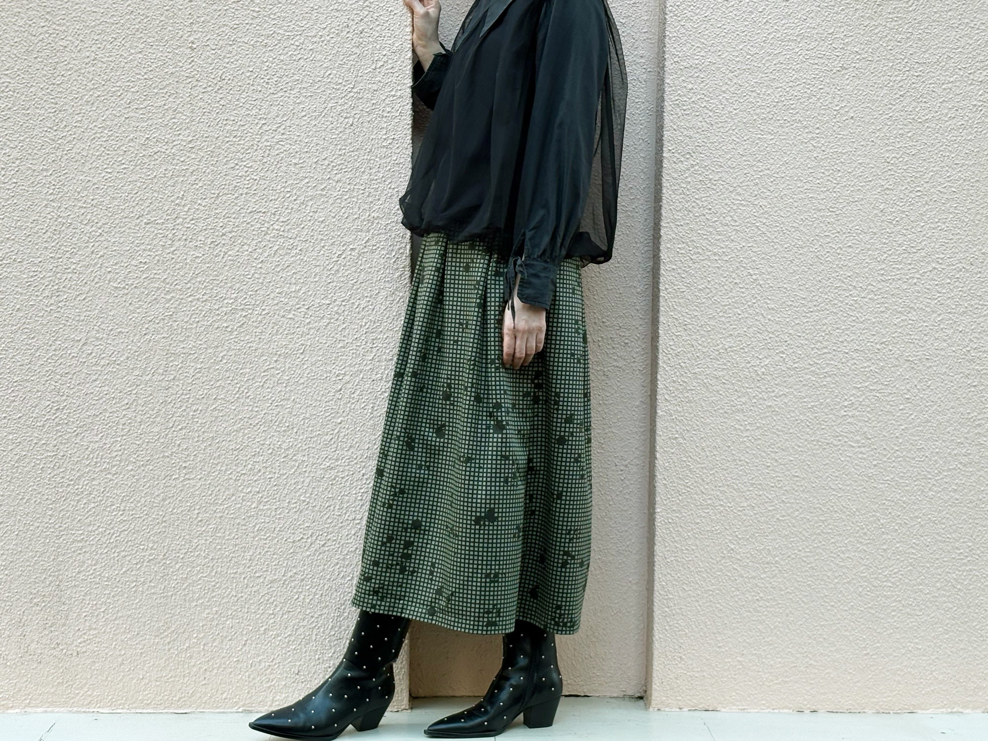 millon: khaki grid