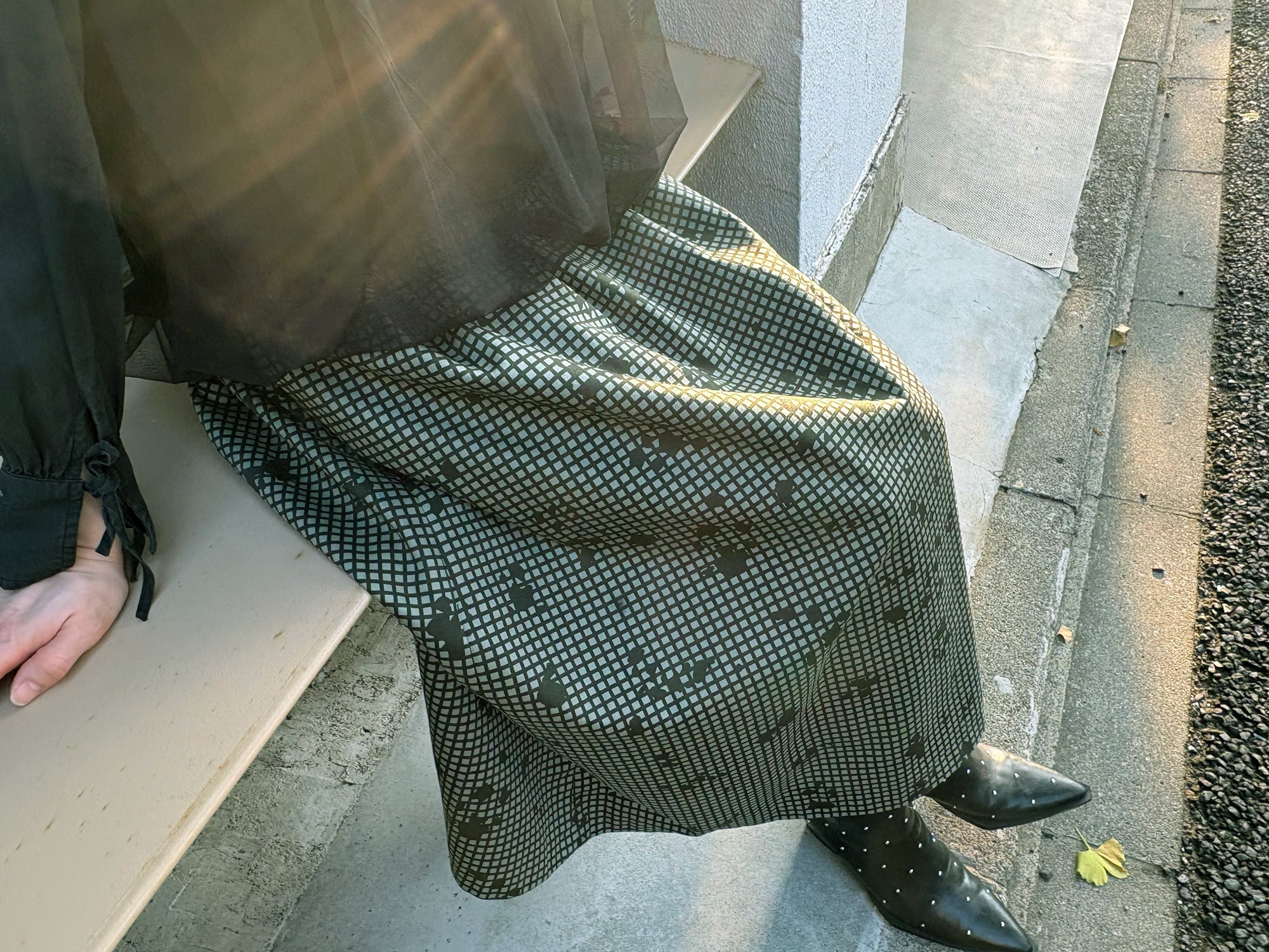 millon: khaki grid