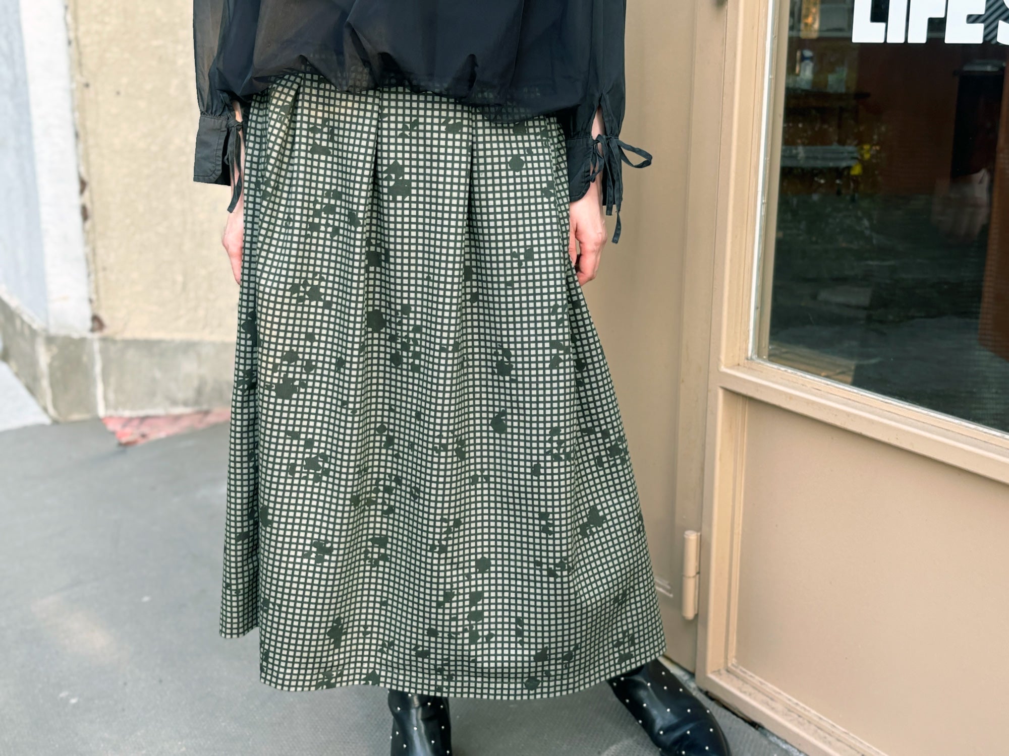 millon: khaki grid
