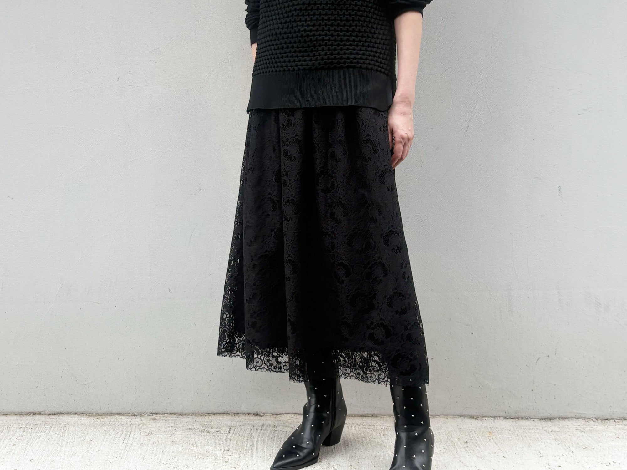 millon: black floral lace