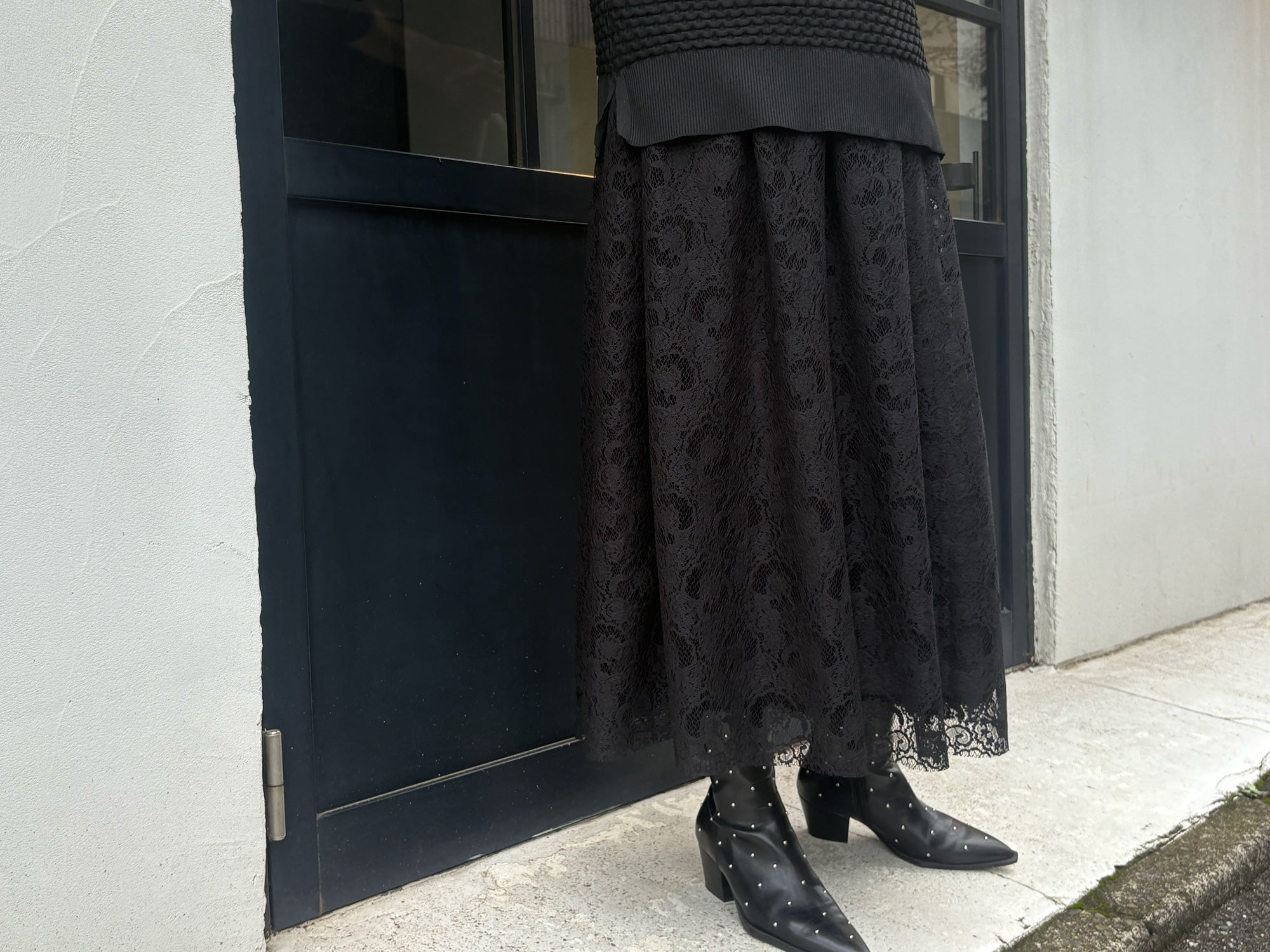 millon: black floral lace