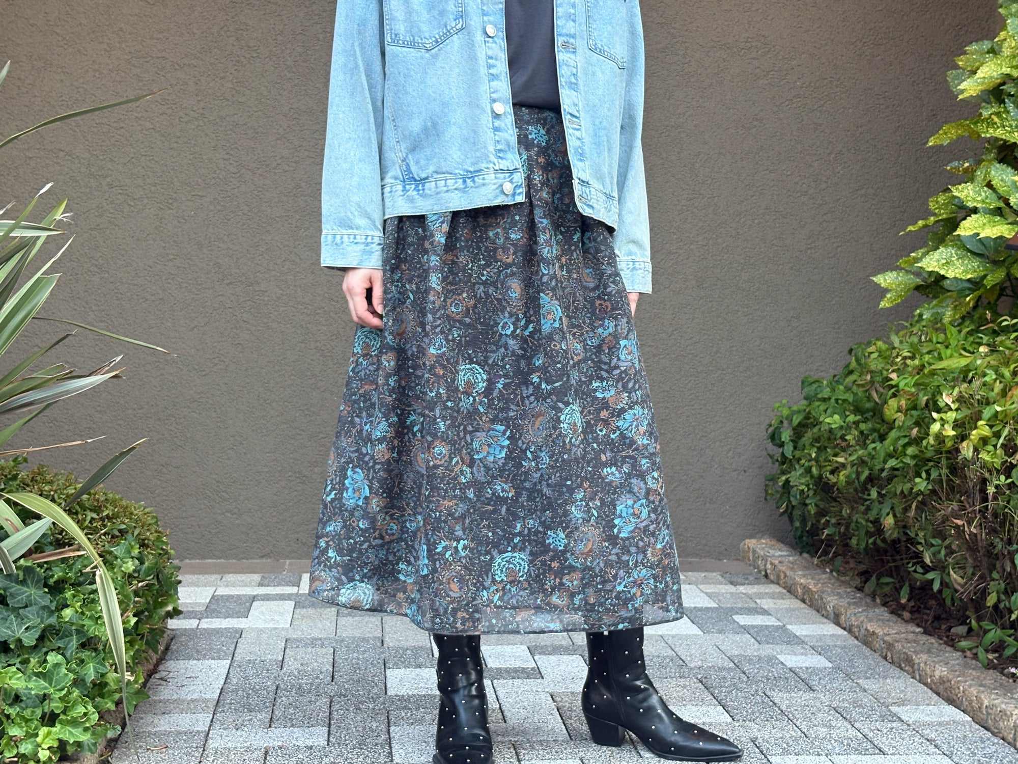 millon: turquoise flower