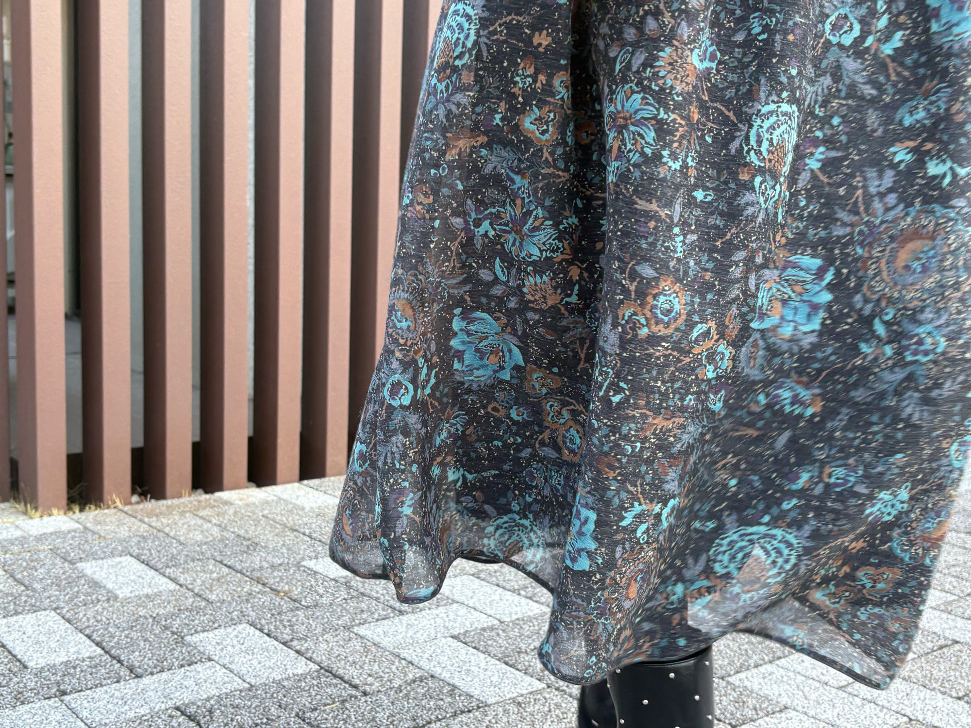 millon: turquoise flower