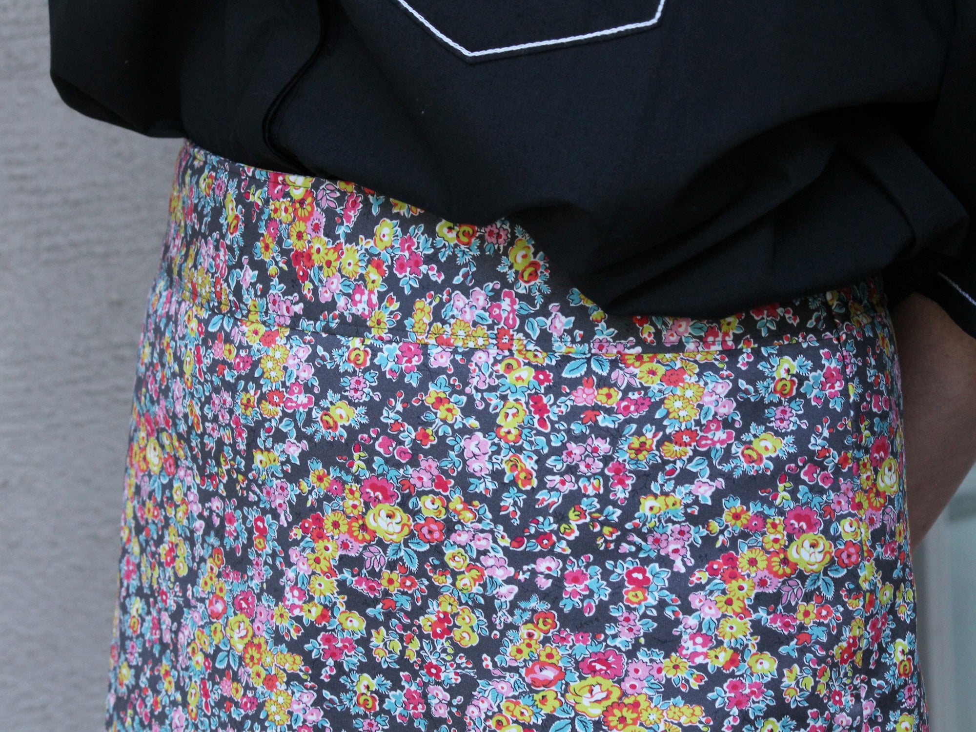台形: retro circle flowers