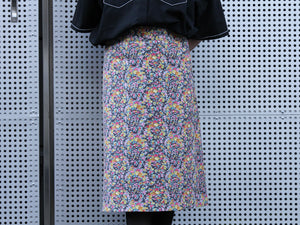 台形: retro circle flowers